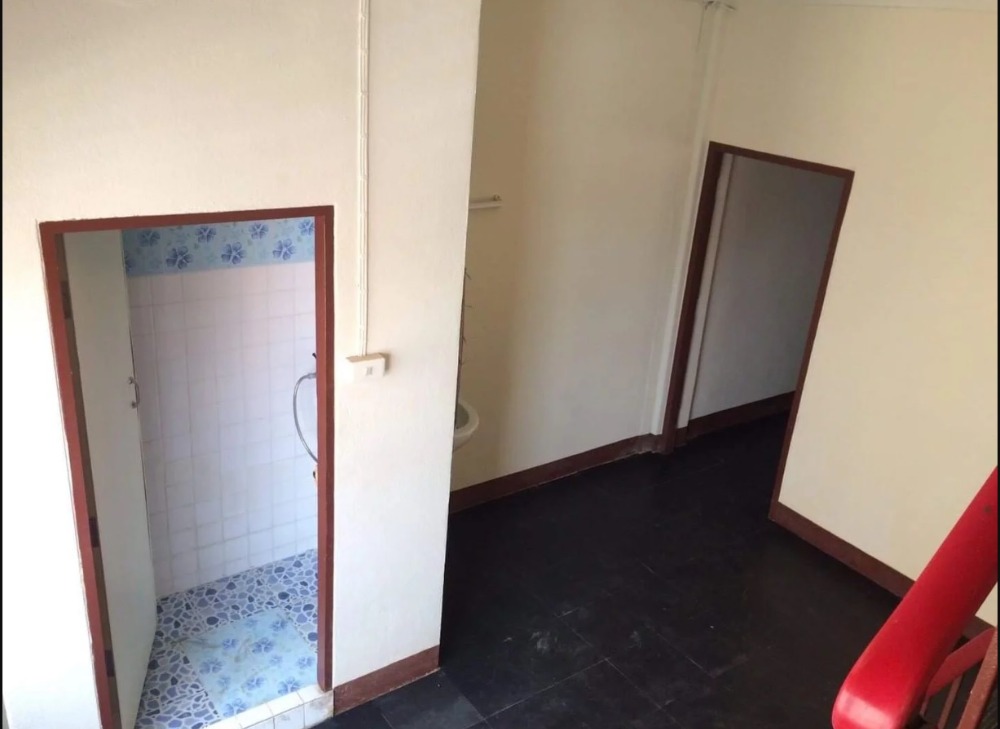 อาคารพาณิชย์  ถนน อิสรภาพ 39 บางกอกน้อย จรัญสนิทวงศ์ 28  MRT ไฟฉาย
