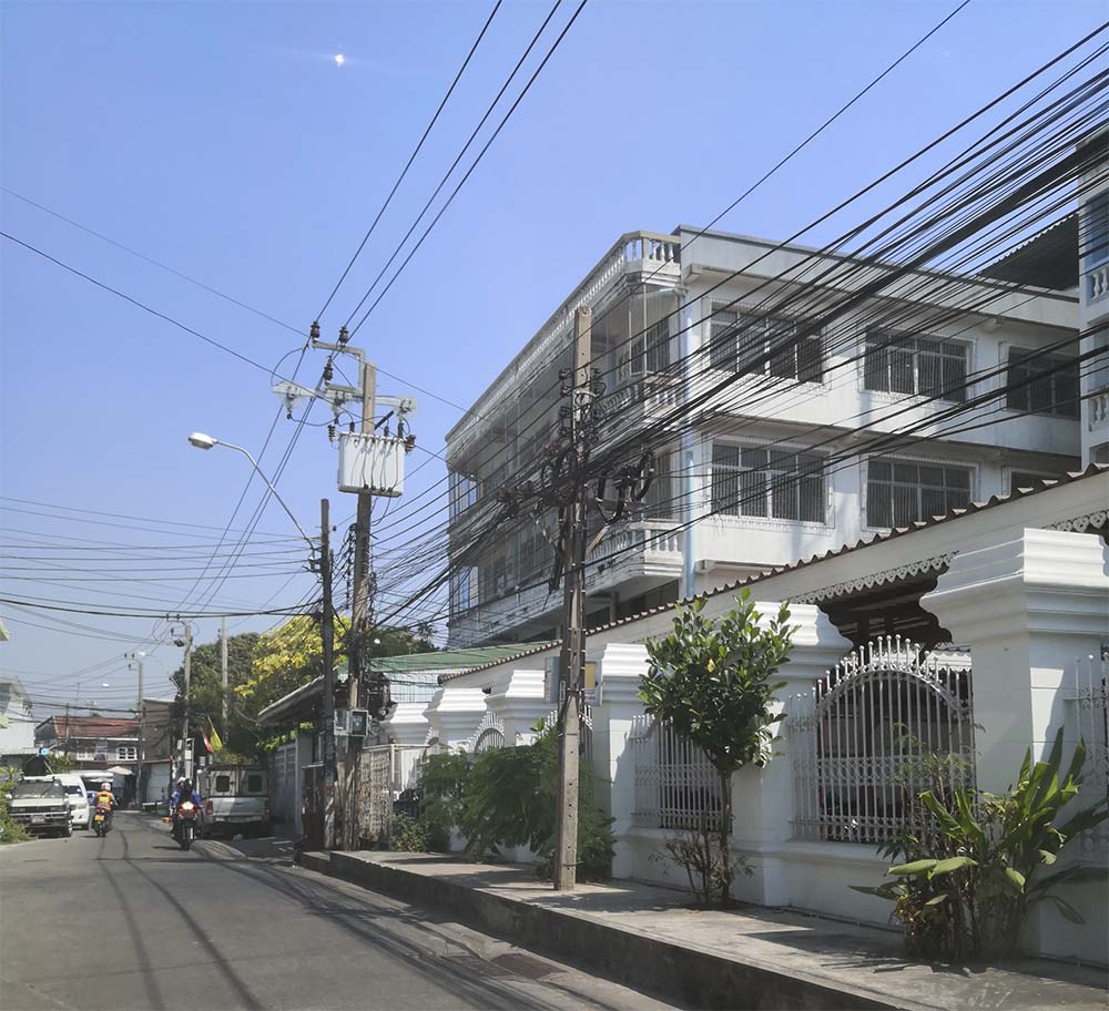 ขายตึกแถว  ซอย กำนันแม้น 28   ใกล้ถนนกัลปพฤกษ์