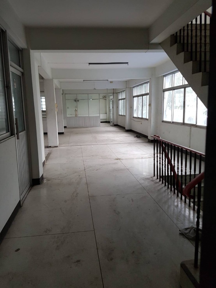 ขายตึกแถว  ซอย กำนันแม้น 28   ใกล้ถนนกัลปพฤกษ์