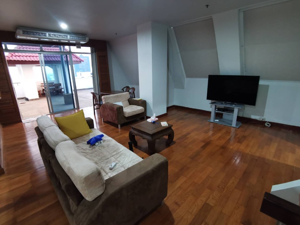 The Executive Regent (ดิ เอ็กเซ็กคิวทีฟ รีเจ้นท์)
