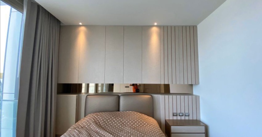 แมกโนเลียส์ วอเตอร์ฟรอนท์ เรสซิเดนซ์ (Magnolias Waterfront Residences)