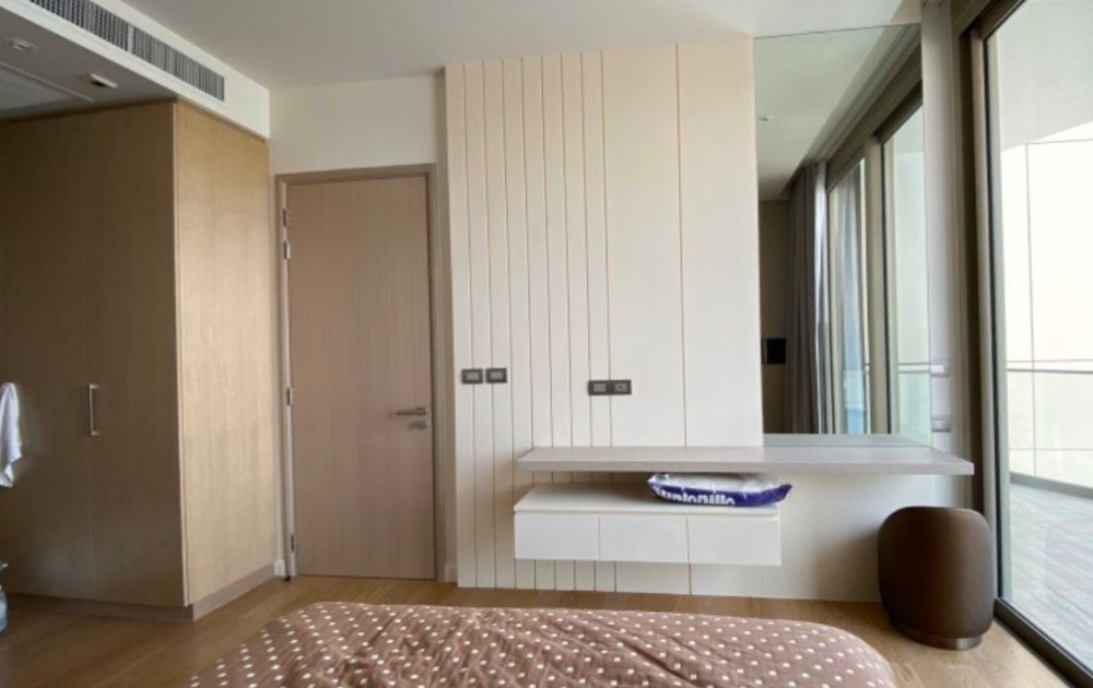 แมกโนเลียส์ วอเตอร์ฟรอนท์ เรสซิเดนซ์ (Magnolias Waterfront Residences)