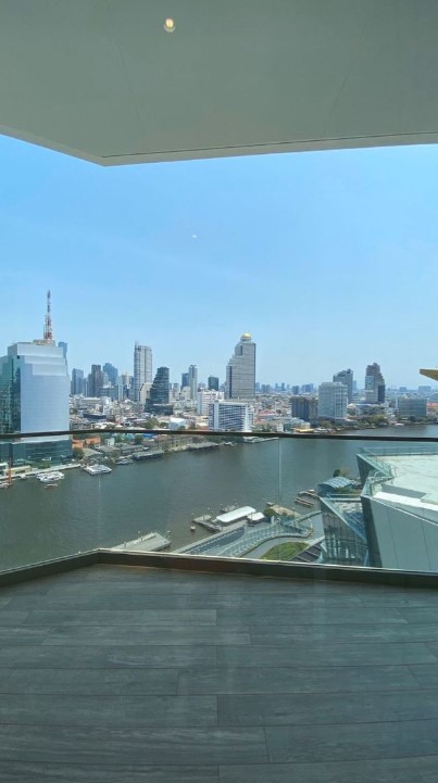 แมกโนเลียส์ วอเตอร์ฟรอนท์ เรสซิเดนซ์ (Magnolias Waterfront Residences)