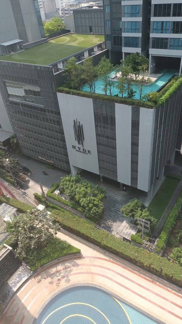 วิวสระว่ายน้ำ ตึก Hyde ที่ The Trendy Condominium (เดอะ เทรนดี้ คอนโดมิเนียม)