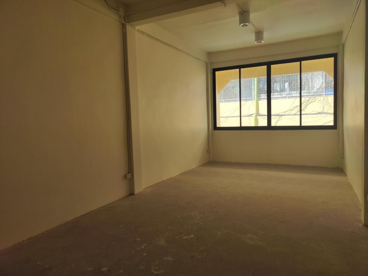 ห้องมุม มีที่จอดรถ ใกล้รถไฟฟ้า วัดมังกร หัวลำโพง 700 เมตร เช่าตึกแถว เยาวราช   4ชั้น  เหมาะทำร้านค้า โฮสเทล คาเฟ่ (ว่าง 1มิย69)