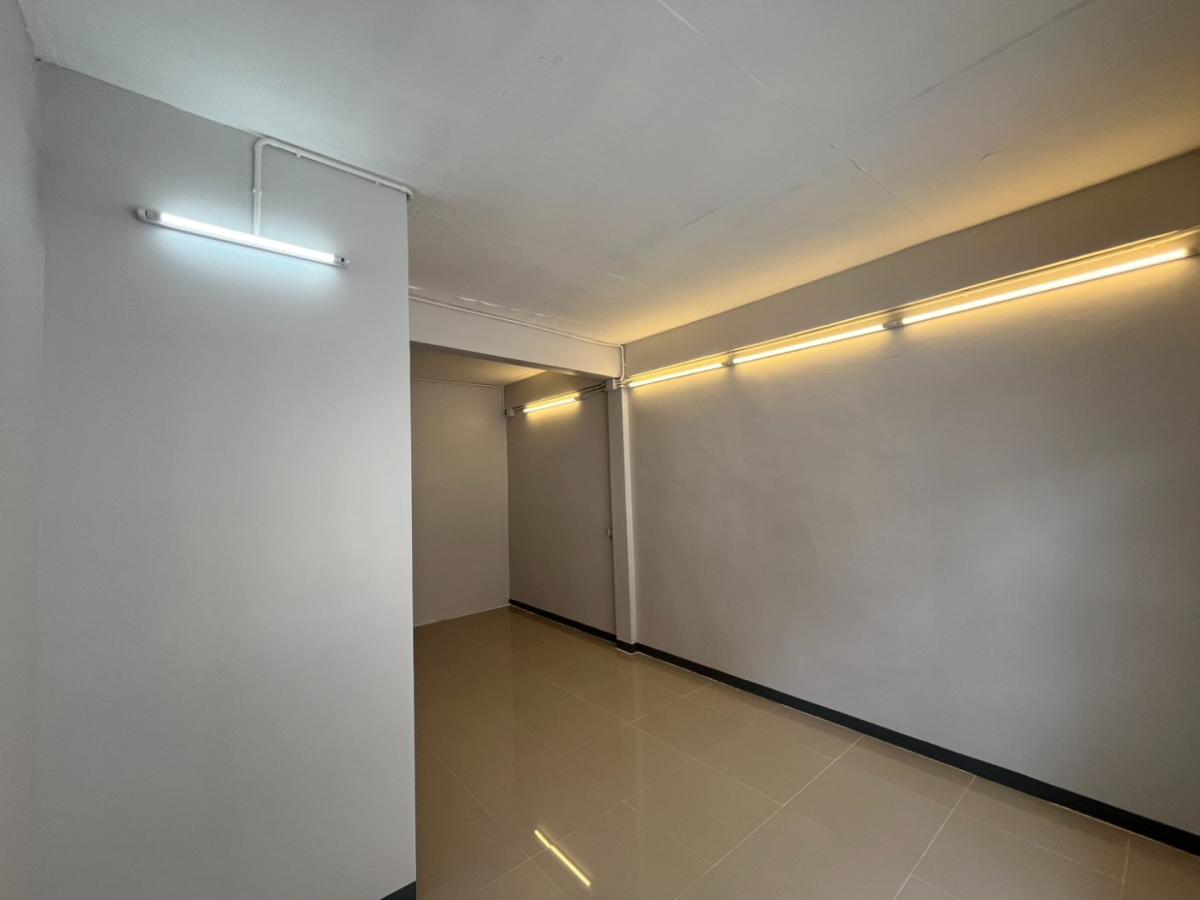 หลังมุม ปรับปรุงใหม่ ใกล้ต้นซอย เช่าตึกแถว ซอย เจริญนคร 53 มีที่จอดรถ เงียบสงบ ซอยตัน เหมาะอยู่อาศัย โฮมออฟฟิศ