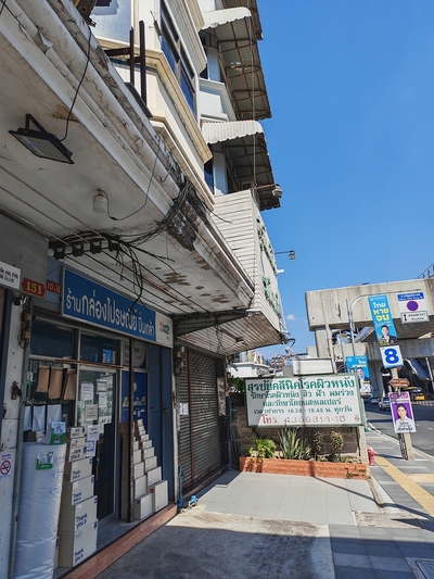เช่าตึกแถว อาคารพาณิชย์ ทำเลดี ติดถนน ใกล้ mrt บางยี่ขัน