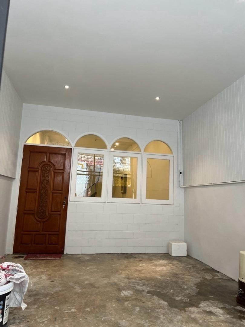 เช่าทาวน์โฮม รีโนเวทใหม่ เจริญนคร 14 ใกล้ บีทีเอส กรุงธนบุรี