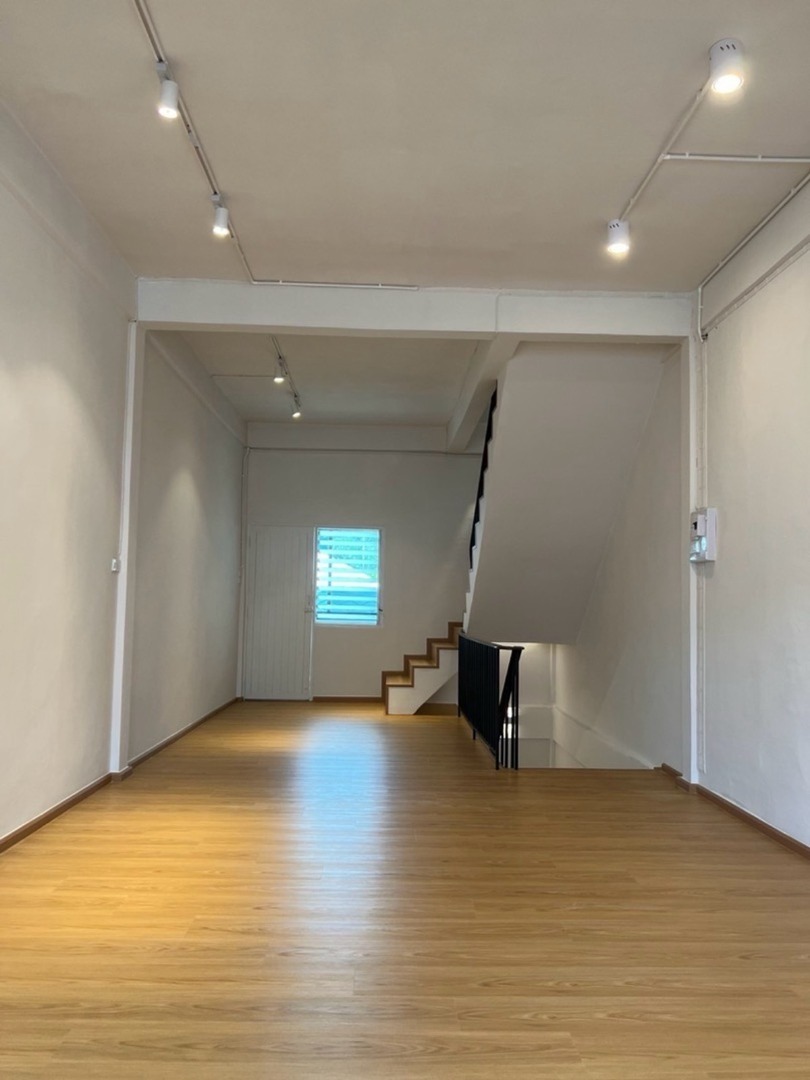 เช่าทาวน์โฮม รีโนเวทใหม่ เจริญนคร 14 ใกล้ บีทีเอส กรุงธนบุรี