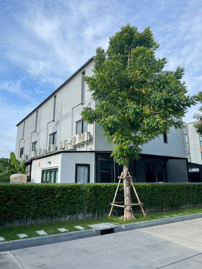 ทาวน์เฮาส์ เงียบสงบ ร่มรื่น หลังมุม ตกแต่งสวย minimal บ้านกลางเมืองสุขสวัสดิ์-พระราม 3