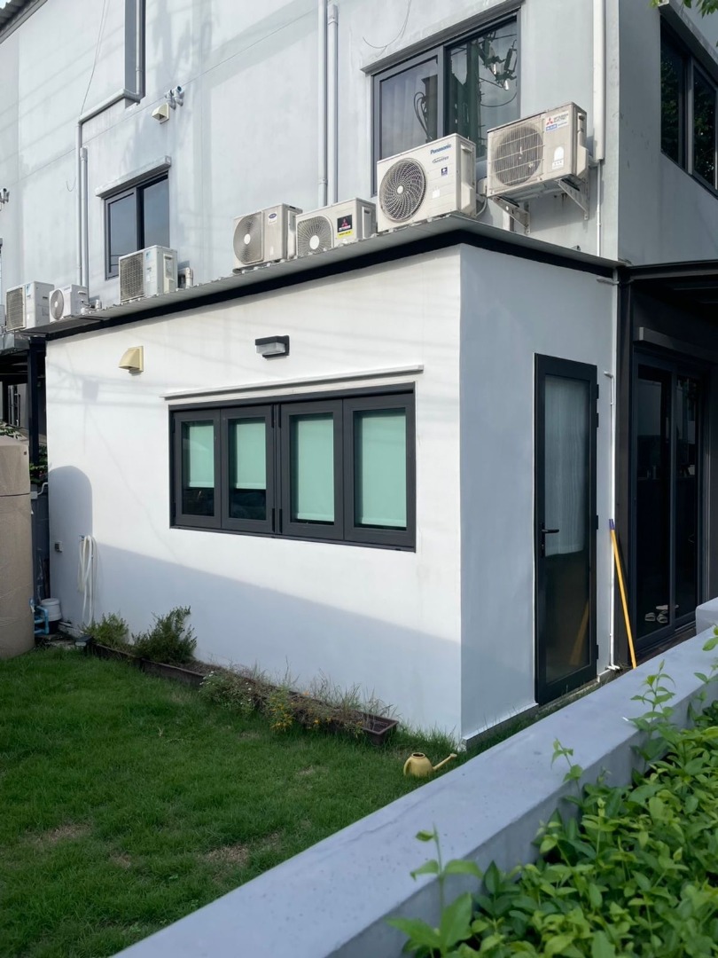 ทาวน์เฮาส์ เงียบสงบ ร่มรื่น หลังมุม ตกแต่งสวย minimal บ้านกลางเมืองสุขสวัสดิ์-พระราม 3