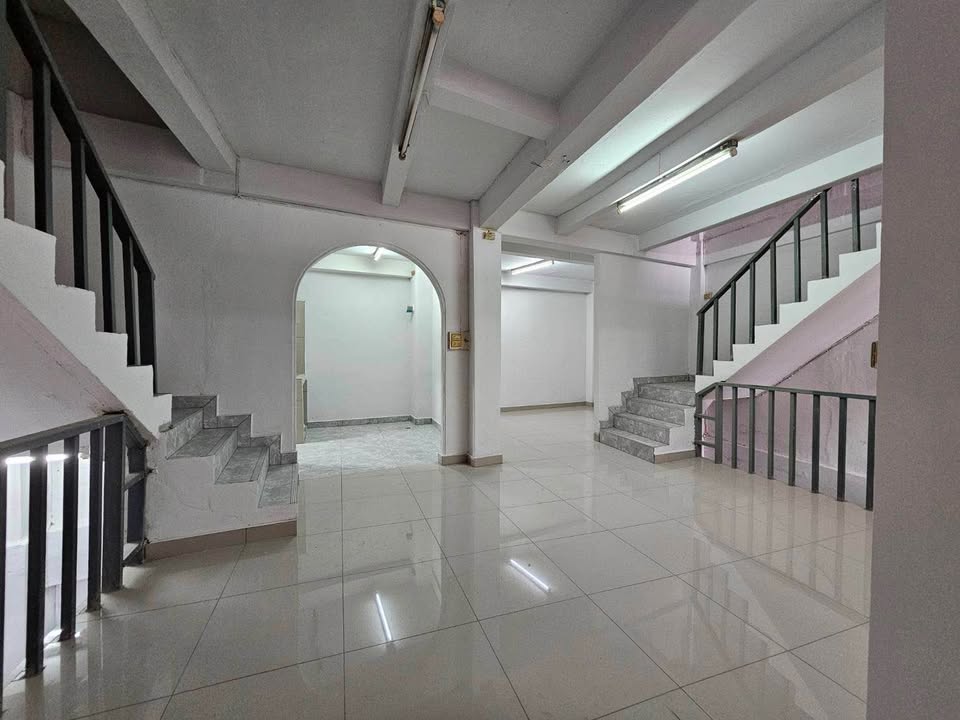 อาคารพาณิชย์ ซอยเจริญราษฎร์ 5 บางโคล่ บางคอแหลม  6 ชั้น