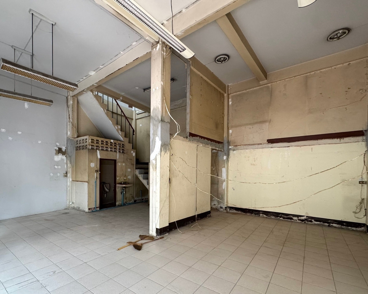 คนพลุกพล่าน 50 เมตรใกล้ถนนใหญ่ เยาวราช  เช่าตึกแถว 2คูหา