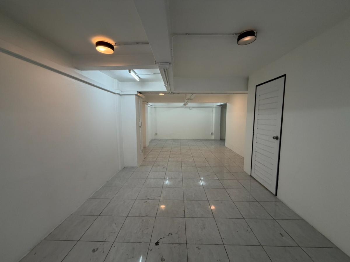 เช่าตึกแถว ติดถนนใหญ่ 2คูหา 1.5 ชั้น ซอย พระราม 2  หน้ากว้าง 8 เมตร พื้นที่ 154 ตรม 