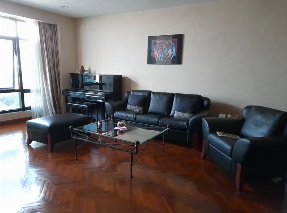 ขายคอนโด 3 ห้องนอน  4 ห้องน้ำ Sailom Suite (สายลม สวีท)  ขนาด  250 ตรม. ชั้น 4  ที่จอดรถ 3 คัน  BTS รัชโยธิน   สามารถจดทะเบียนบริษัทได้