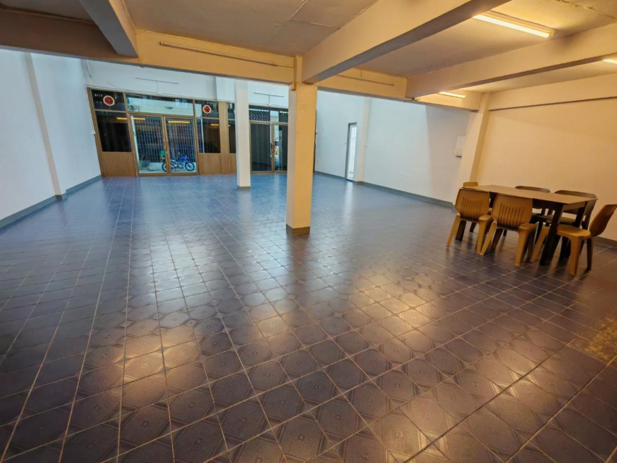 หลังมุม ปรับปรุงใหม่ ใกล้ต้นซอย เช่าตึกแถว ซอย เจริญนคร 53 มีที่จอดรถ เงียบสงบ ซอยตัน เหมาะอยู่อาศัย โฮมออฟฟิศ