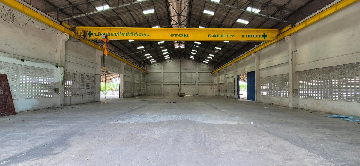 เช่าโกดัง  ซอย พระยาสุเรนทร์ 41 