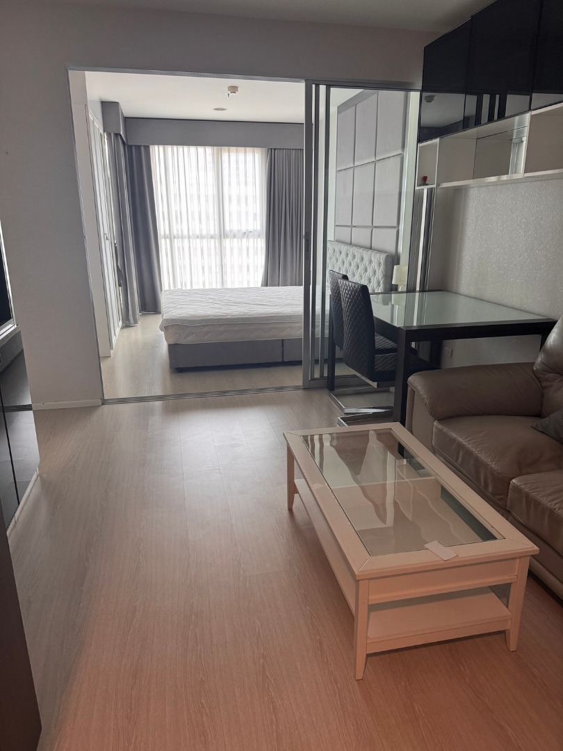 วิวเมือง Rhythm Sathorn–Narathiwas 