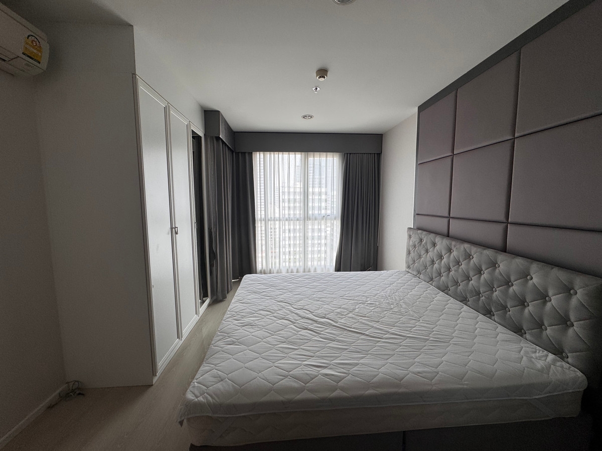 วิวเมือง Rhythm Sathorn–Narathiwas 