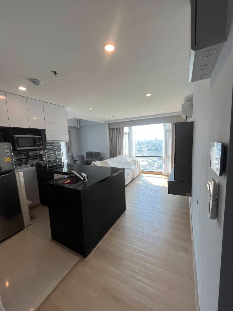 Duplex 2 ชั้น 2 ห้องนอน 2 ห้องน้ำ  Bangkok Horizon Sathorn - Narathiwas (แบงค์คอก ฮอไรซอน สาทร - นราธิวาส) มีอ่างอาบน้ำ