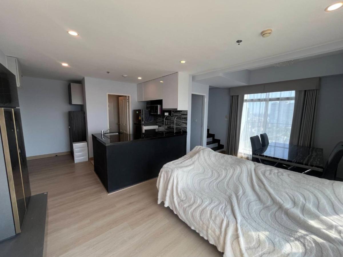 Duplex 2 ชั้น 2 ห้องนอน 2 ห้องน้ำ  Bangkok Horizon Sathorn - Narathiwas (แบงค์คอก ฮอไรซอน สาทร - นราธิวาส) มีอ่างอาบน้ำ