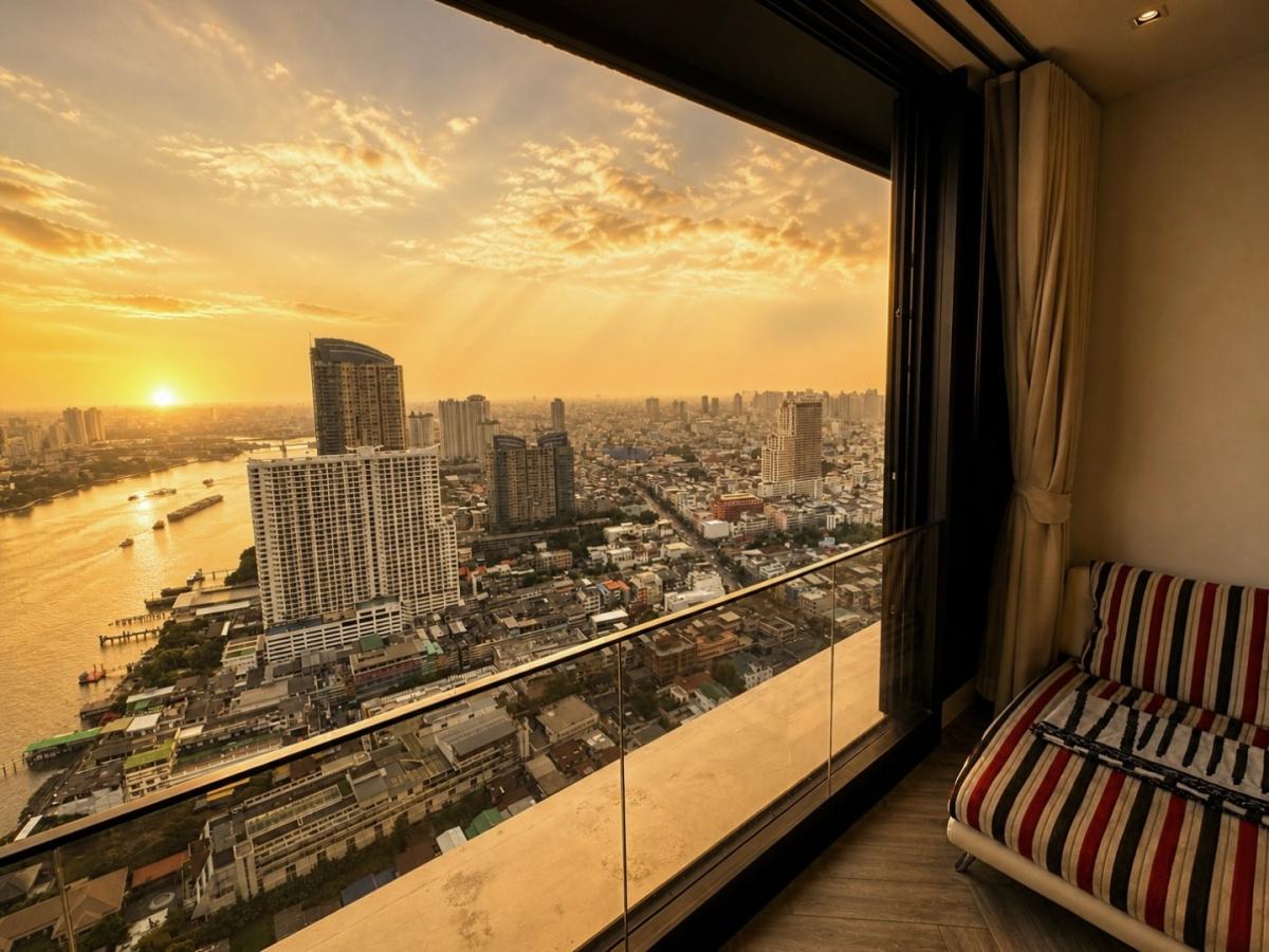 Chapter Charoennakorn - Riverside  ระเบียงหันทิศใต้ เห็นโค้งน้ำเจ้าพระยาฝั่ง Asiatique 