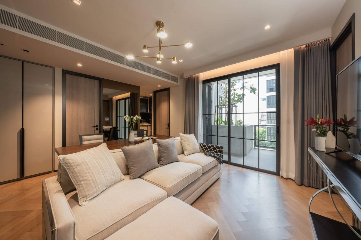 The reserve sukhumvit 61 วิวสระน้ำ และวิวสวน 