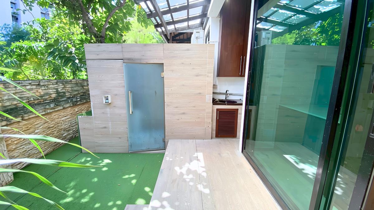 โลตัส พอยต์ เอกมัย