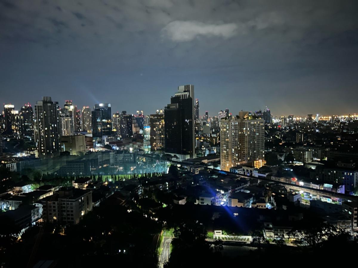 ห้องมุม  วิวเมืองพาโนรามา อ่างอาบน้ำ ไอดีโอ สุขุมวิท - พระราม 4 (IDEO Sukhumvit - Rama 4)