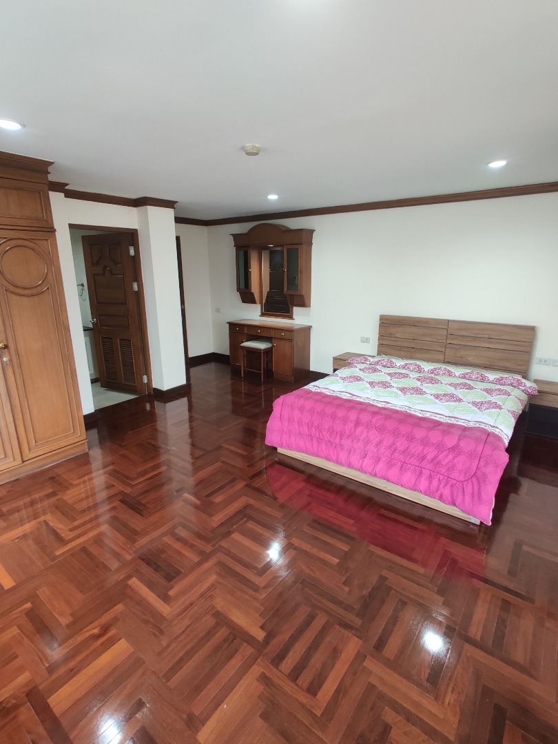 RISHI COURT APARTMENTS อพาร์ทเมนต์ ริชีคอร์ท ให้เช่า ขนาด 280 ตารางเมตร  ตั้งอยู่ที่ซอยสุขุมวิท 13 ชั้น 9
