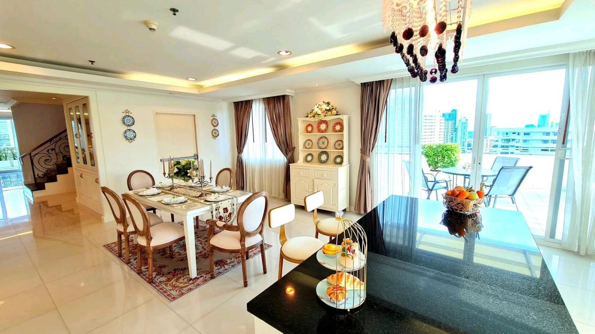 Duplex Penthouse  ปิยทิพย์เพลส อนุญาตให้นำสัตว์เลี้ยงเข้าพักได้ มีอ่างจากุซซี่ส่วนตัวเพื่อการผ่อนคลาย