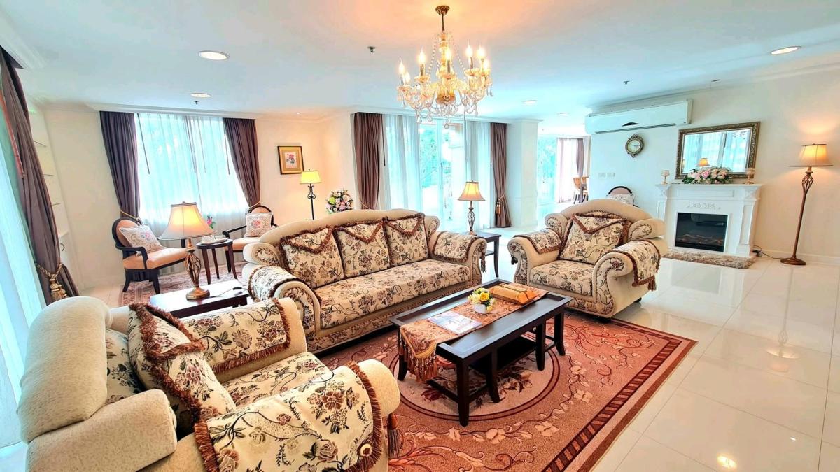 Duplex Penthouse  ปิยทิพย์เพลส อนุญาตให้นำสัตว์เลี้ยงเข้าพักได้ มีอ่างจากุซซี่ส่วนตัวเพื่อการผ่อนคลาย