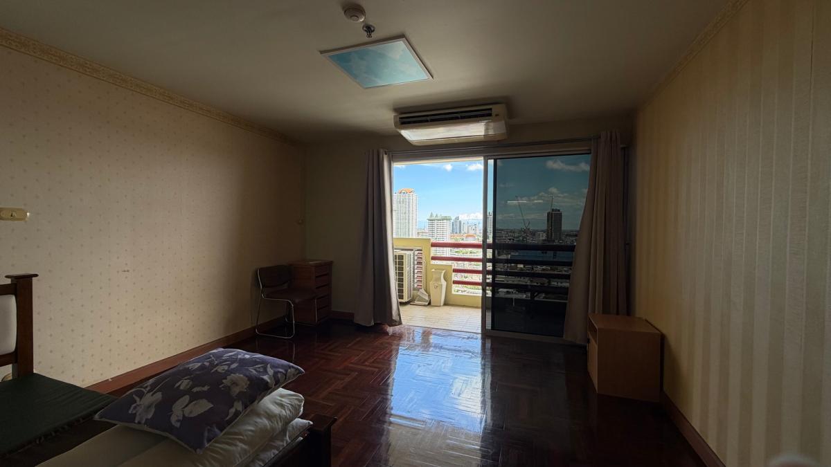 Master View Executive Place