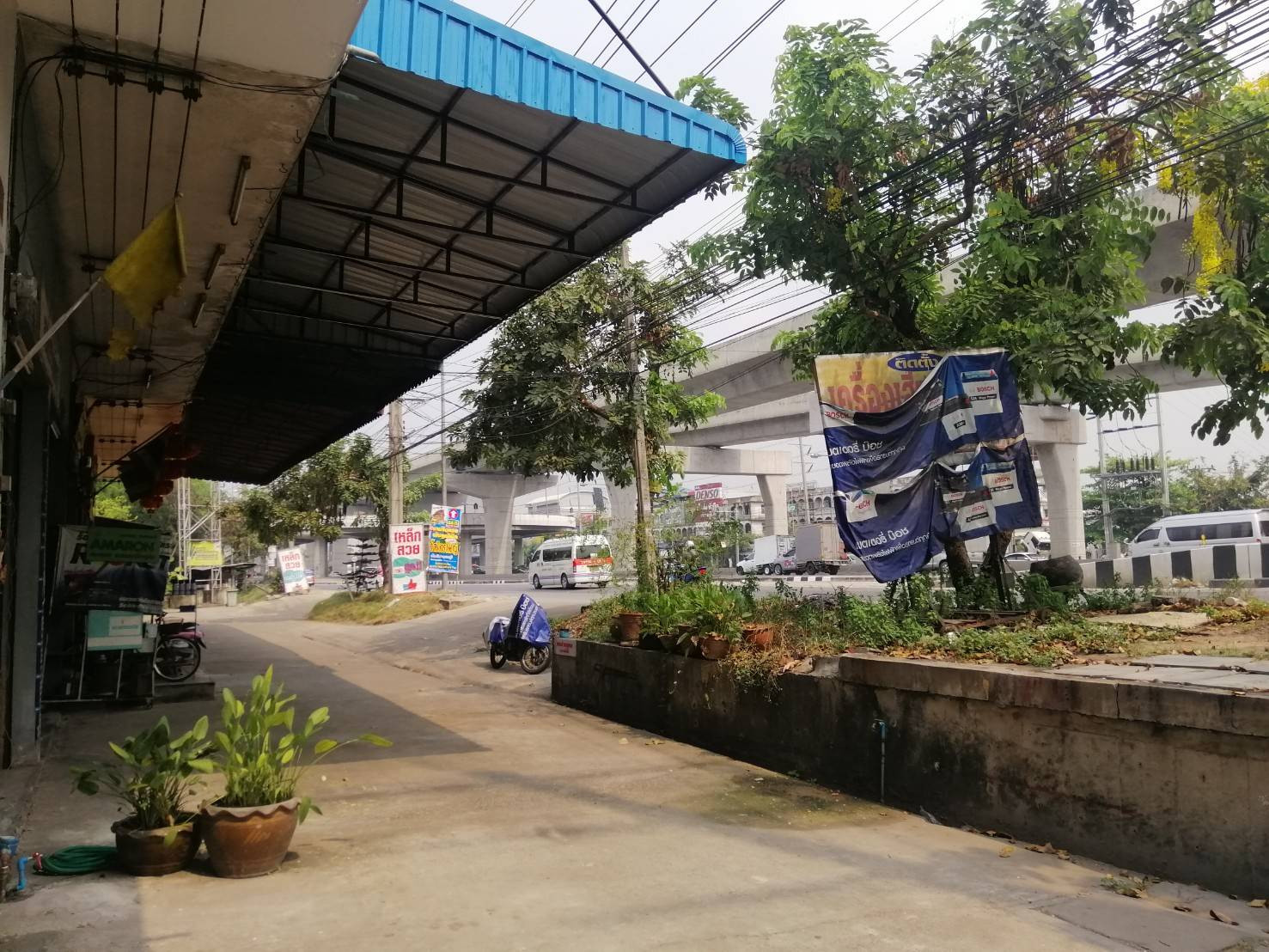 ติดถนนใหญ่ ใกล้รถไฟฟ้า MRT คลองบางไผ่ 700 เมตร เช่าตึกแถว บางบัวทอง 2 คูหา ติด ถนนกาญจนาภิเษก ใกล้รถไฟฟ้า MRT คลองบางไผ่ 700 เมตร